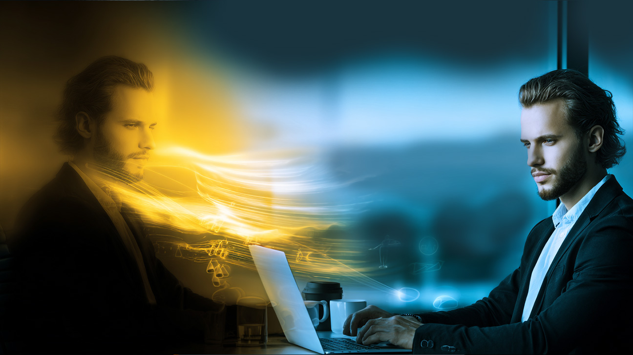 In der Doppelrolle des DPO und CISO sitzt eine Fachperson ihrem Spiegelbild gegenüber.